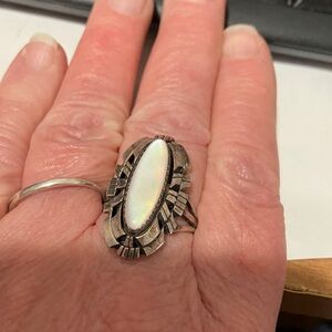Vintage Glen Willie Sterling  Silver Mother of Pearl Ring